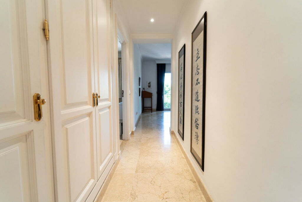 Middle Floor Apartment Nueva Andalucía Málaga - image 39