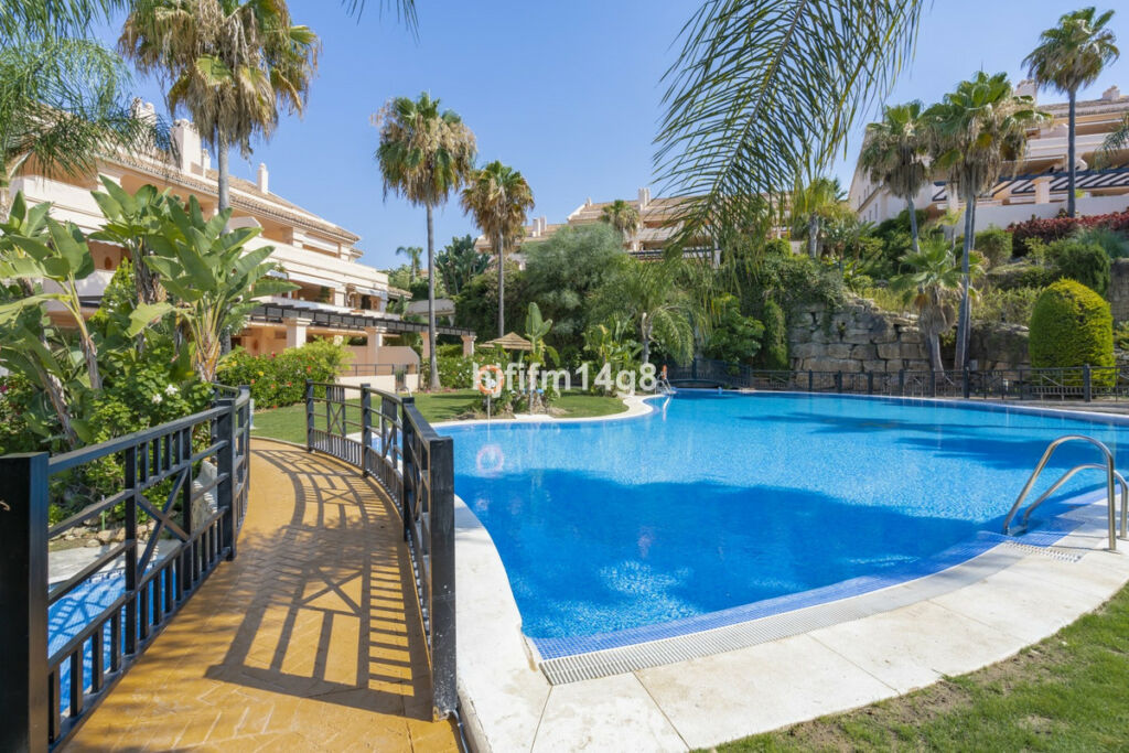 Middle Floor Apartment Nueva Andalucía Málaga - image 39
