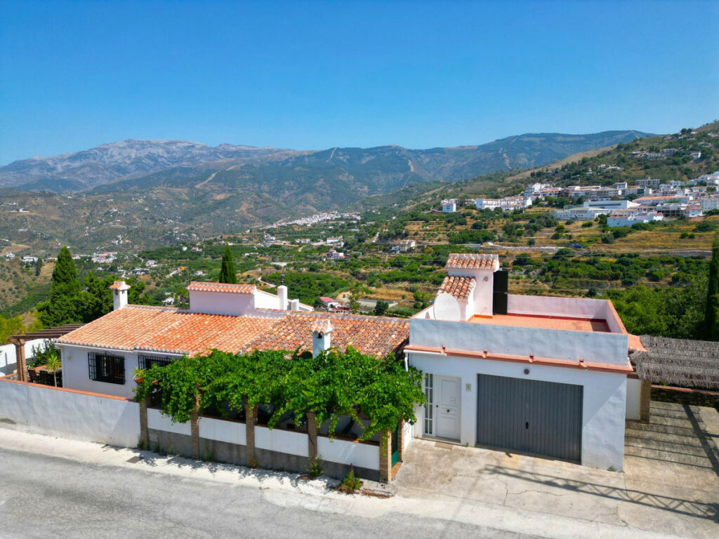 Detached Villa Cómpeta Málaga - image 4