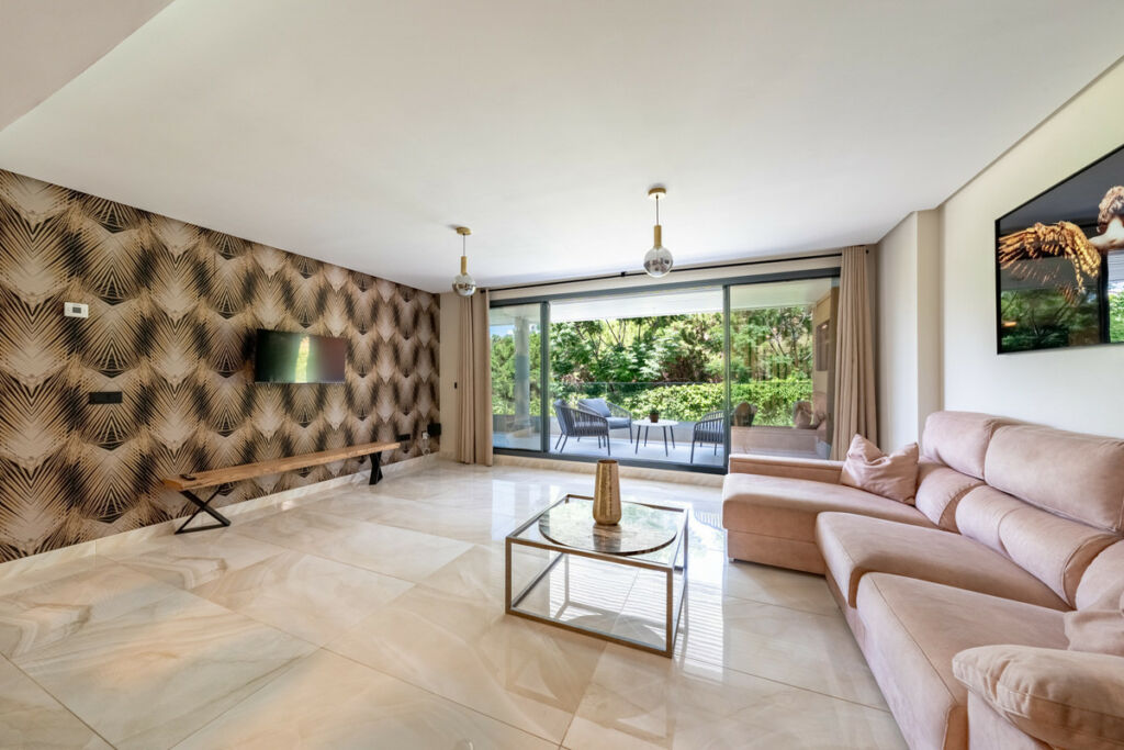 Ground Floor Apartment Benahavís Málaga - image 4