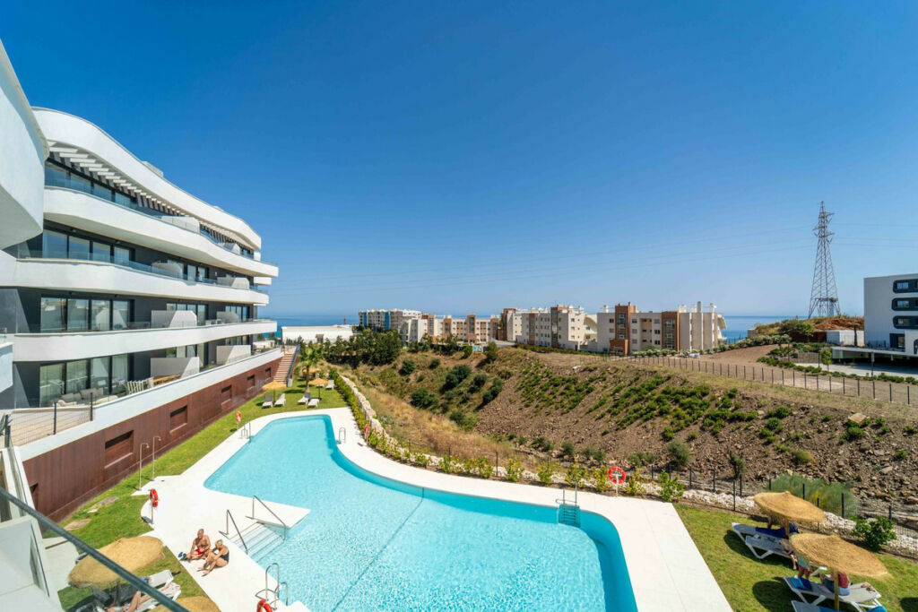 Middle Floor Apartment Fuengirola Málaga - image 4