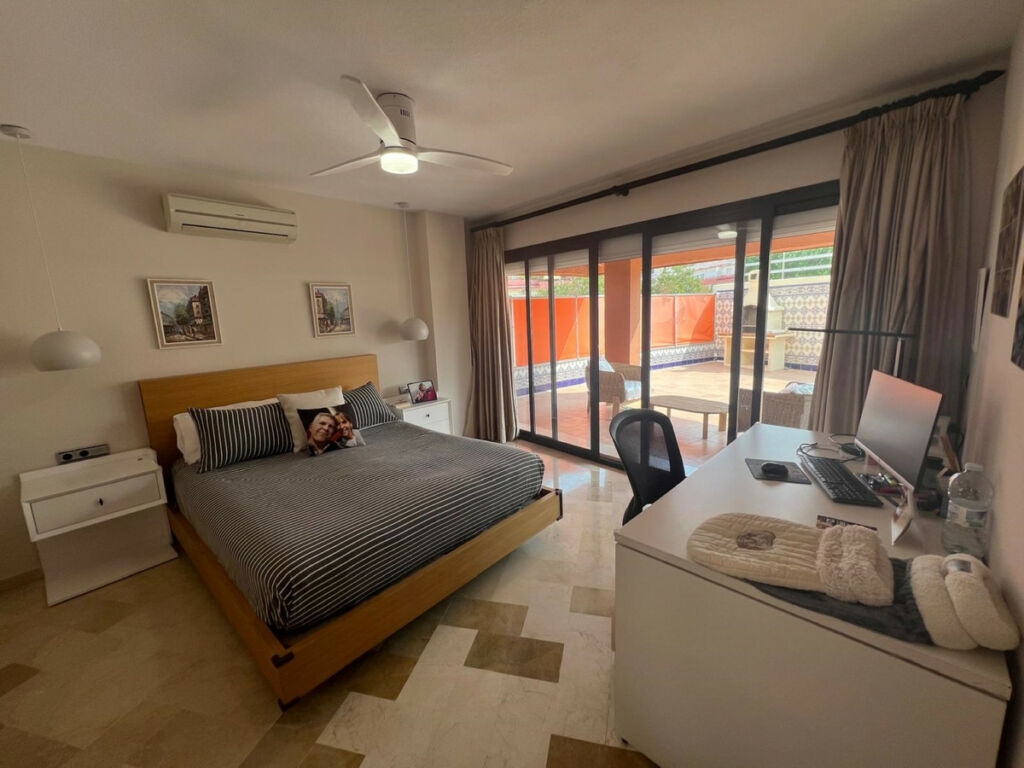 Middle Floor Apartment Marbella Málaga - image 4