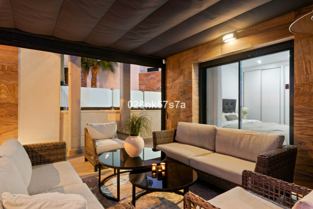 Detached Villa Lomas de Cabo Roig Alicante - image 4