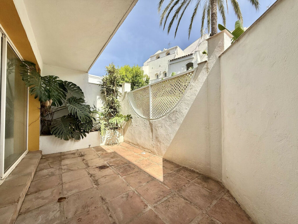 Townhouse Nueva Andalucía Málaga - image 4