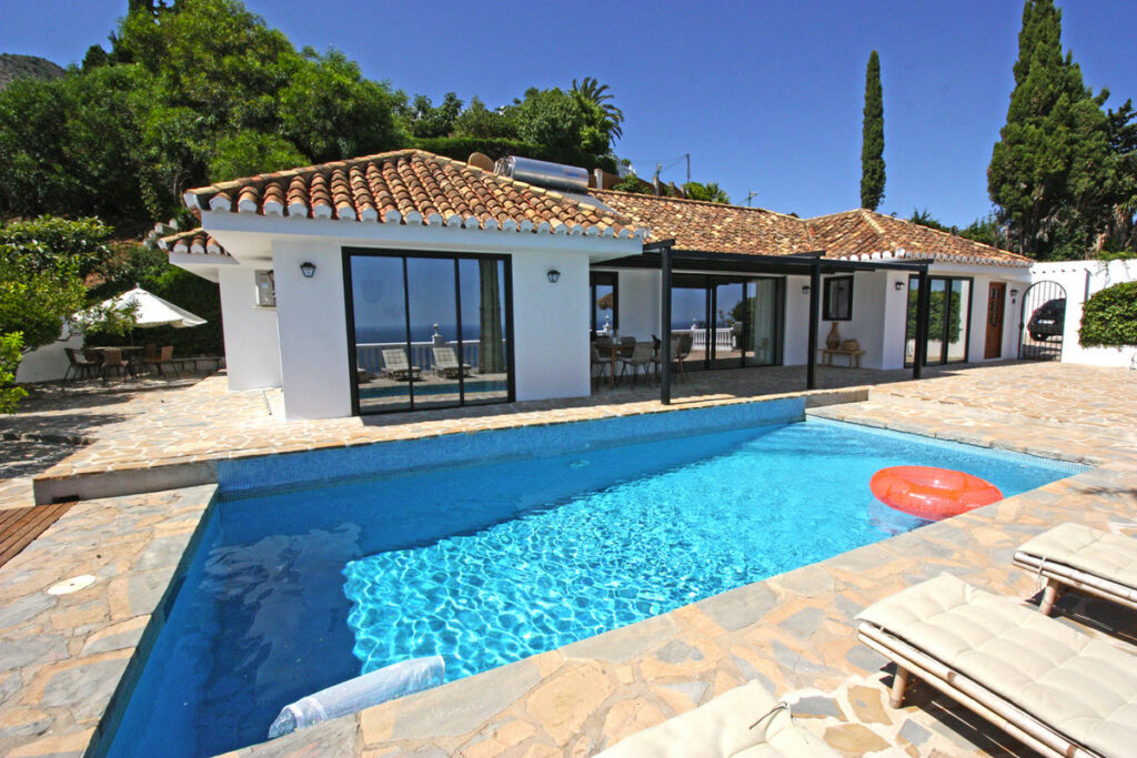 Detached Villa La Capellania Málaga - image 4