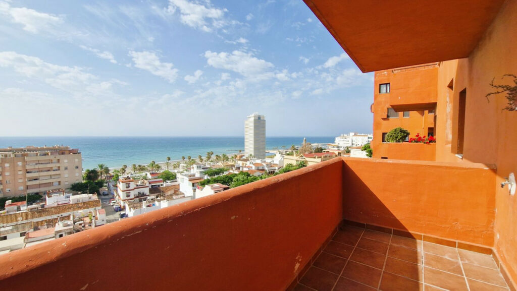Top Floor Apartment Estepona Málaga - image 4