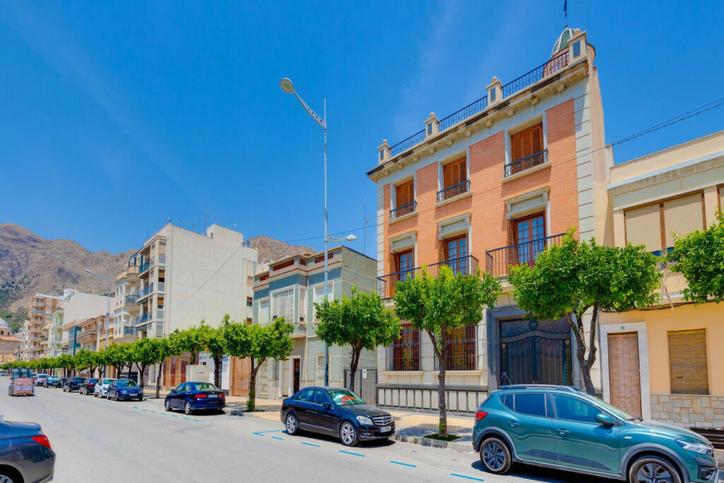 Detached Villa Callosa de Segura Alicante - image 4
