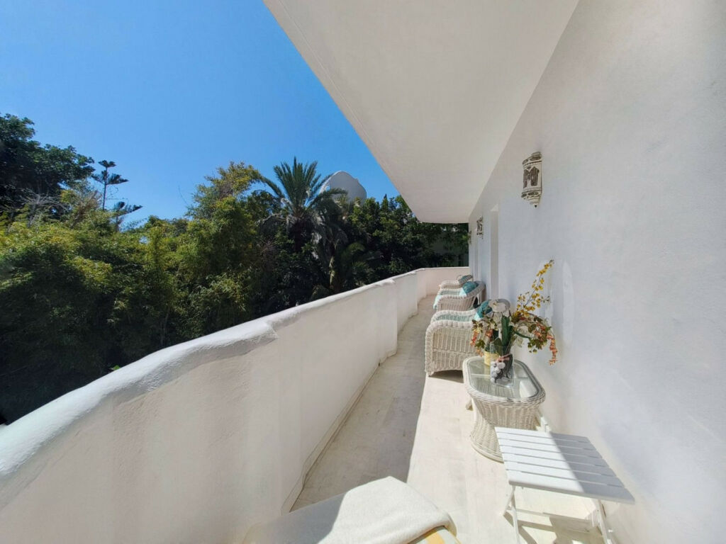 Middle Floor Apartment The Golden Mile Málaga - image 4