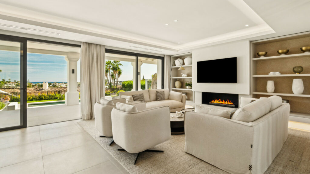 Detached Villa Nueva Andalucía Málaga - image 4