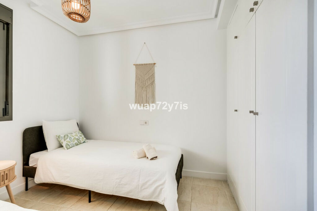 Middle Floor Apartment Selwo Málaga - image 16