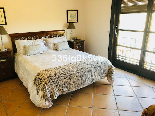 Townhouse Benahavís Málaga - image 4