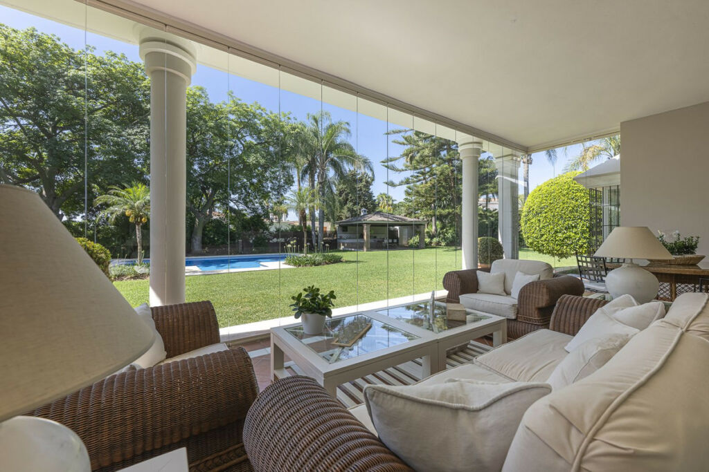 Detached Villa Guadalmina Alta Málaga - image 4