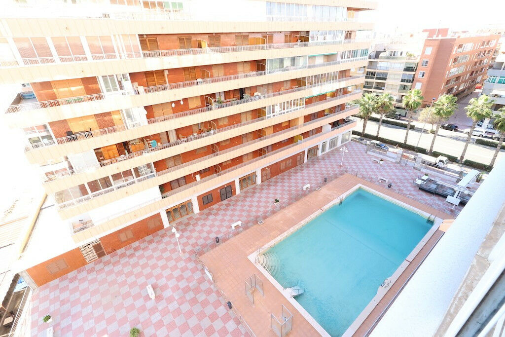 Middle Floor Apartment Torrevieja Alicante - zdjęcie 4