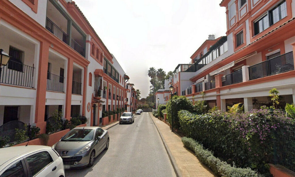 Ground Floor Apartment Atalaya Málaga - image 4