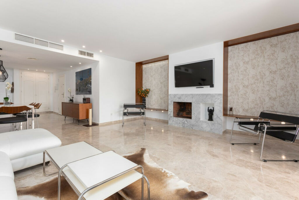 Middle Floor Apartment Nueva Andalucía Málaga - image 4