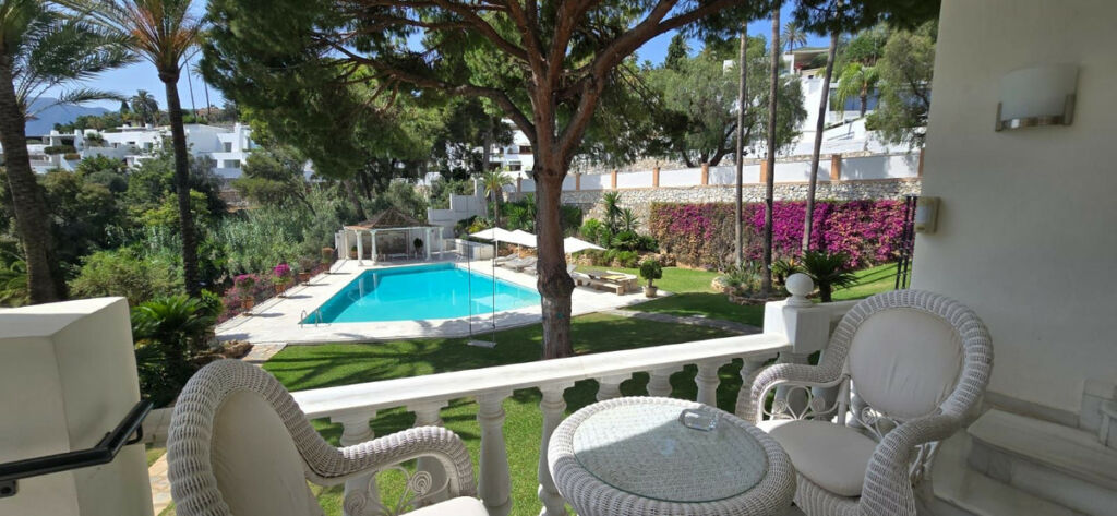 Detached Villa Río Real Málaga - image 4