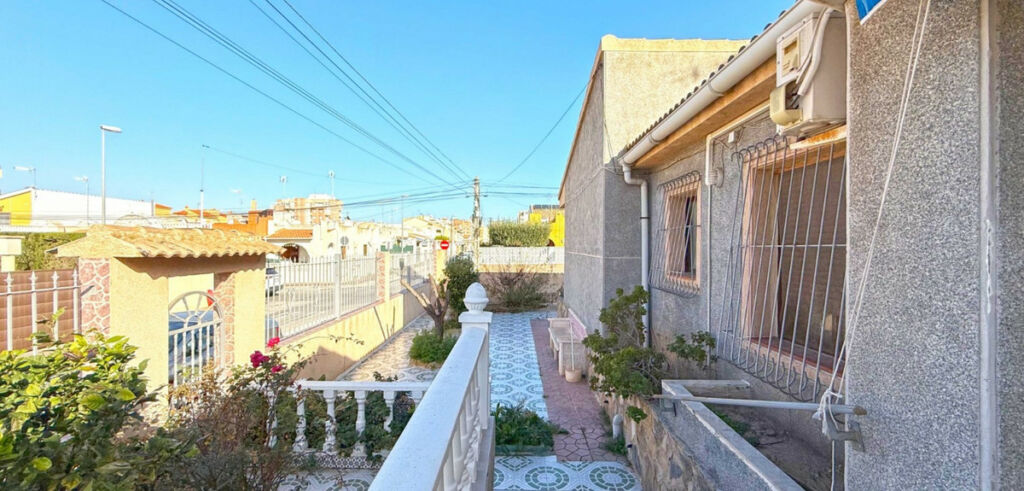 Detached Villa Torrevieja Alicante - image 4