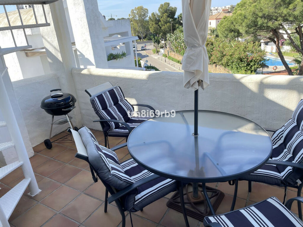 Top Floor Apartment Benavista Málaga - image 4