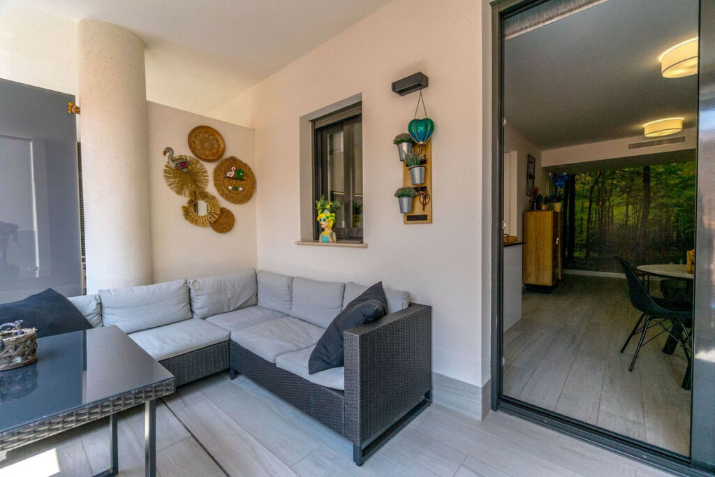 Middle Floor Apartment Torrevieja Alicante - image 4