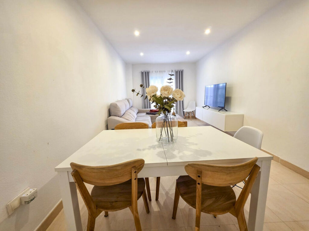 Middle Floor Apartment San Luis de Sabinillas Málaga - image 4