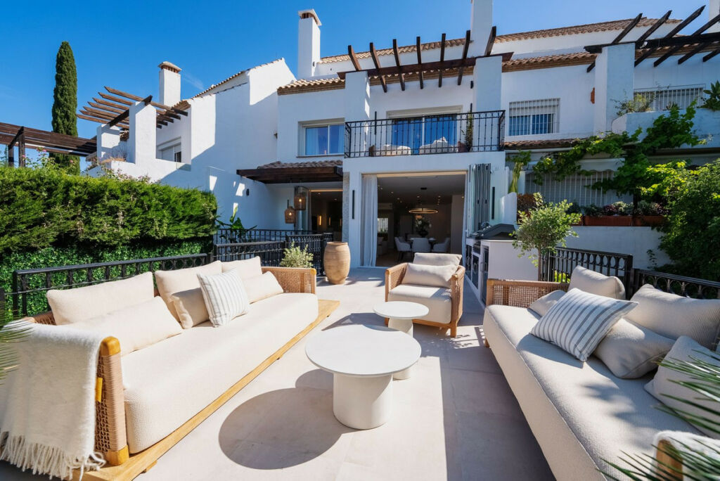 Townhouse The Golden Mile Málaga - image 4