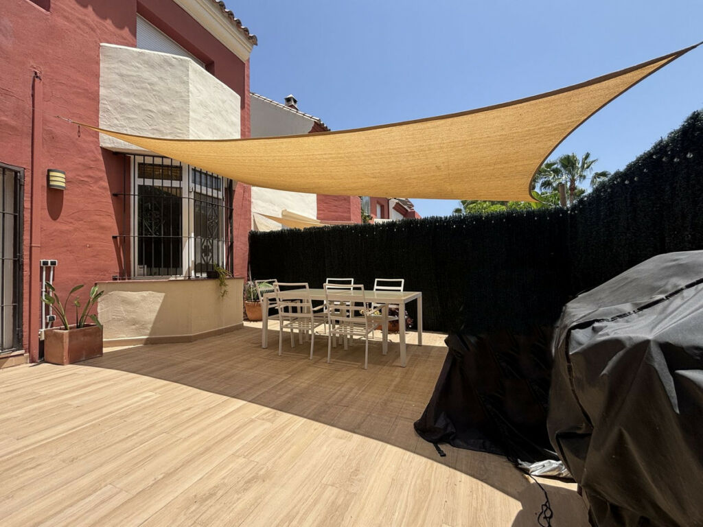 Townhouse Estepona Málaga - image 4