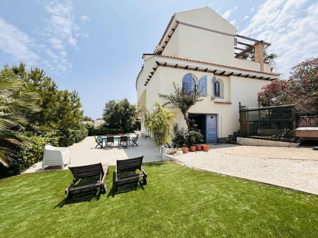 Detached Villa La Zenia Alicante - image 4