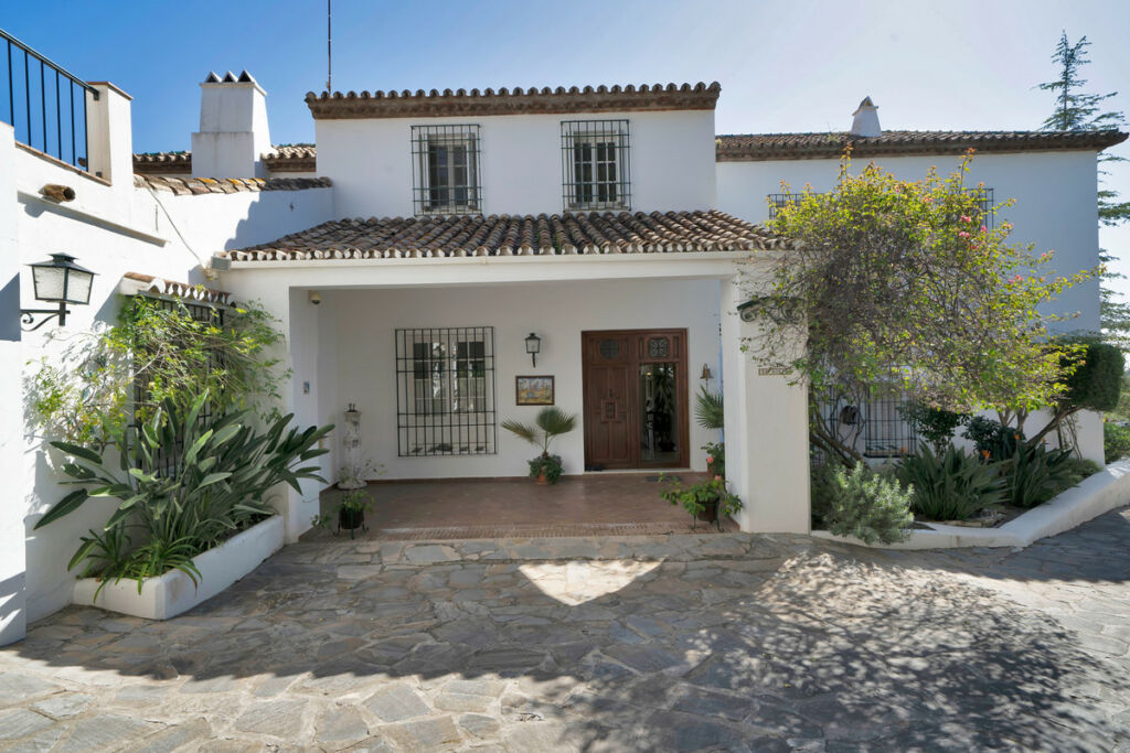 Detached Villa Las Brisas Málaga - image 4