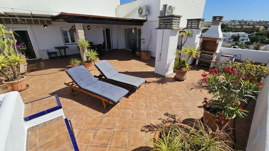 Top Floor Apartment Estepona Málaga - image 4