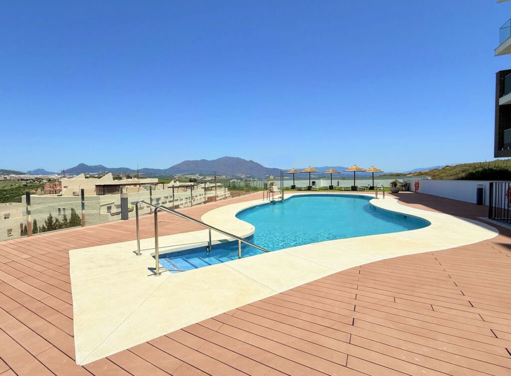 Penthouse La Duquesa Málaga - image 4