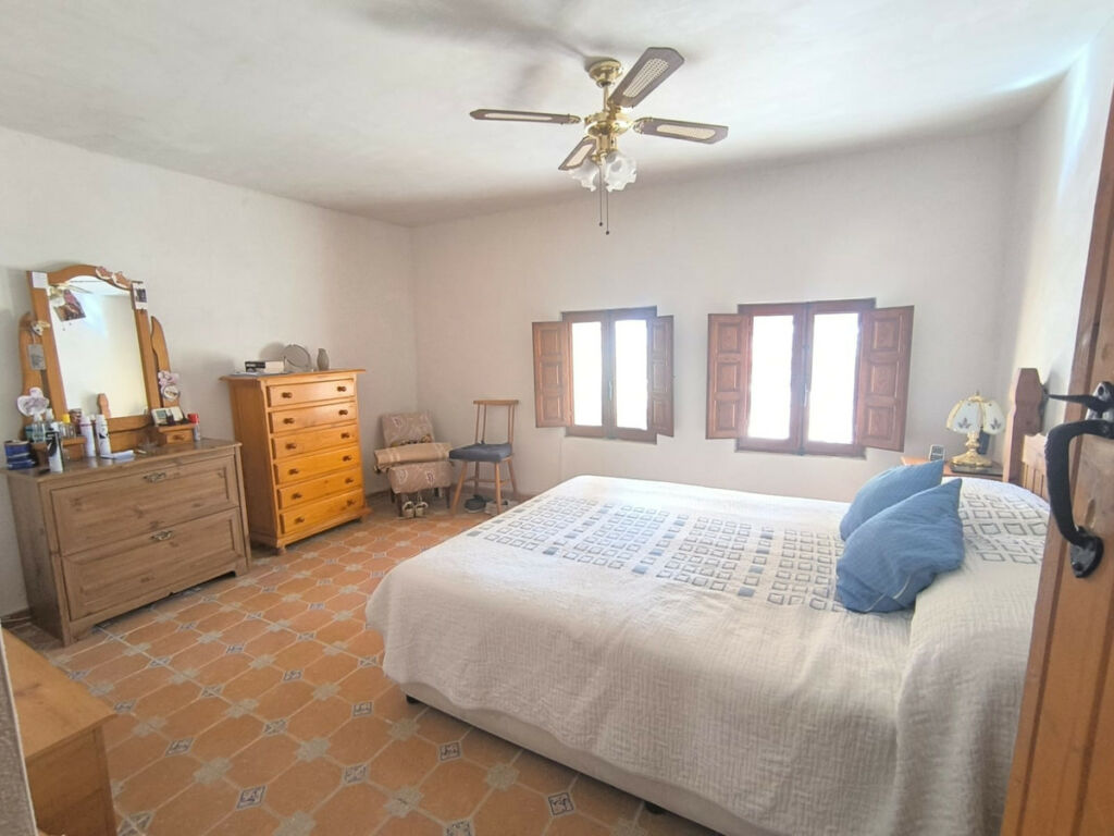 Detached Villa Chinorlet Alicante - image 4