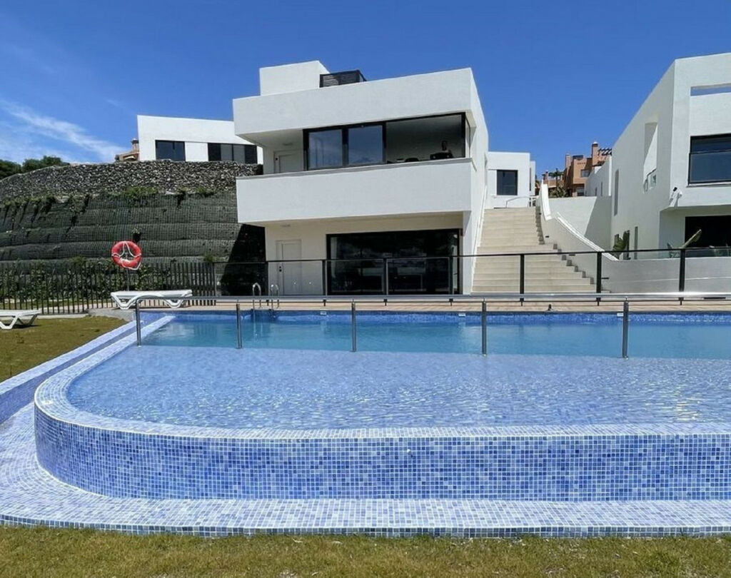 Semi-Detached House Riviera del Sol Málaga - image 4