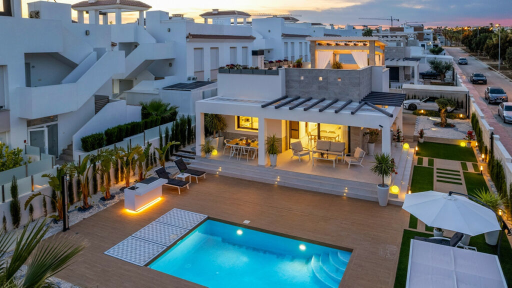Detached Villa Ciudad Quesada Alicante - image 4