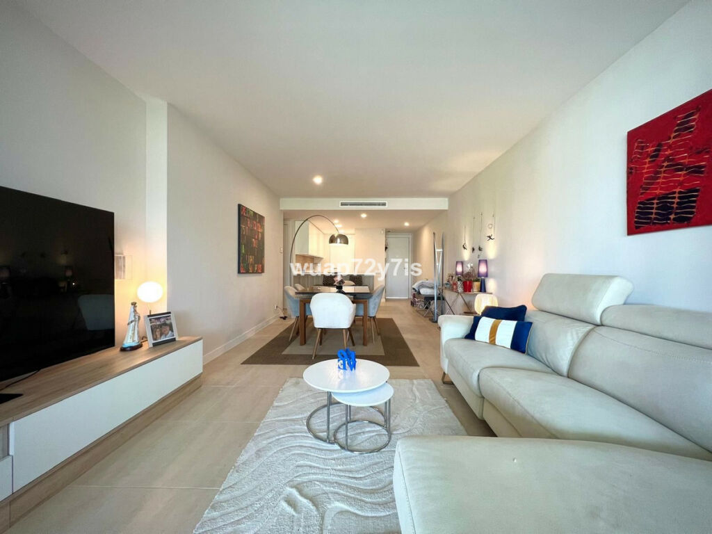 Middle Floor Apartment Estepona Málaga - image 4