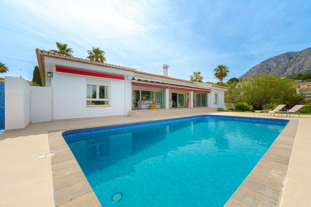 Detached Villa Denia Alicante - image 4