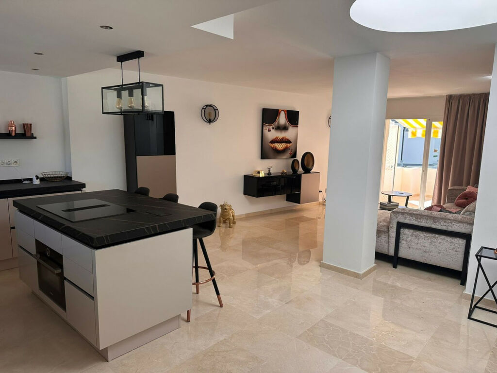 Top Floor Apartment New Golden Mile Málaga - image 4