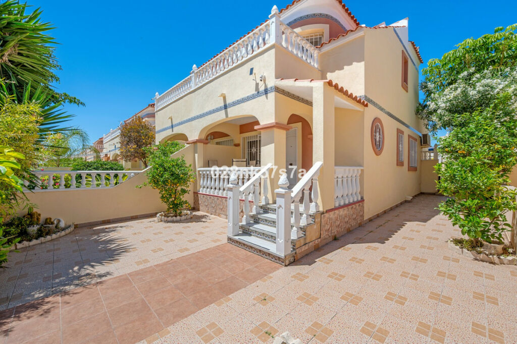 Townhouse La Zenia Alicante - image 4
