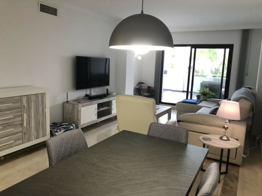 Middle Floor Apartment San Pedro de Alcántara Málaga - image 4