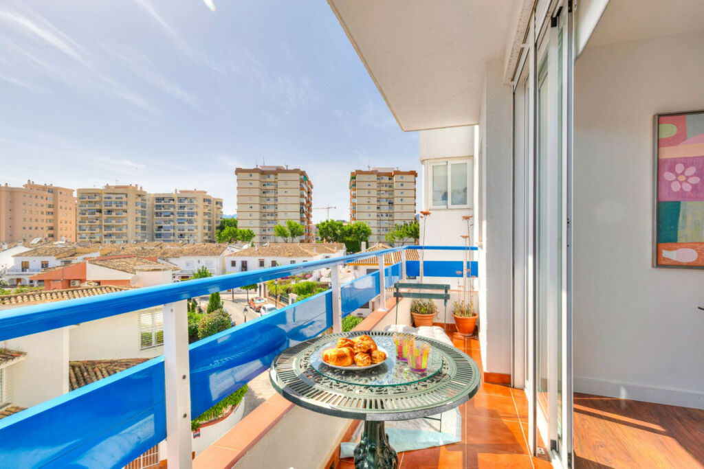 Middle Floor Apartment Fuengirola Málaga - image 4