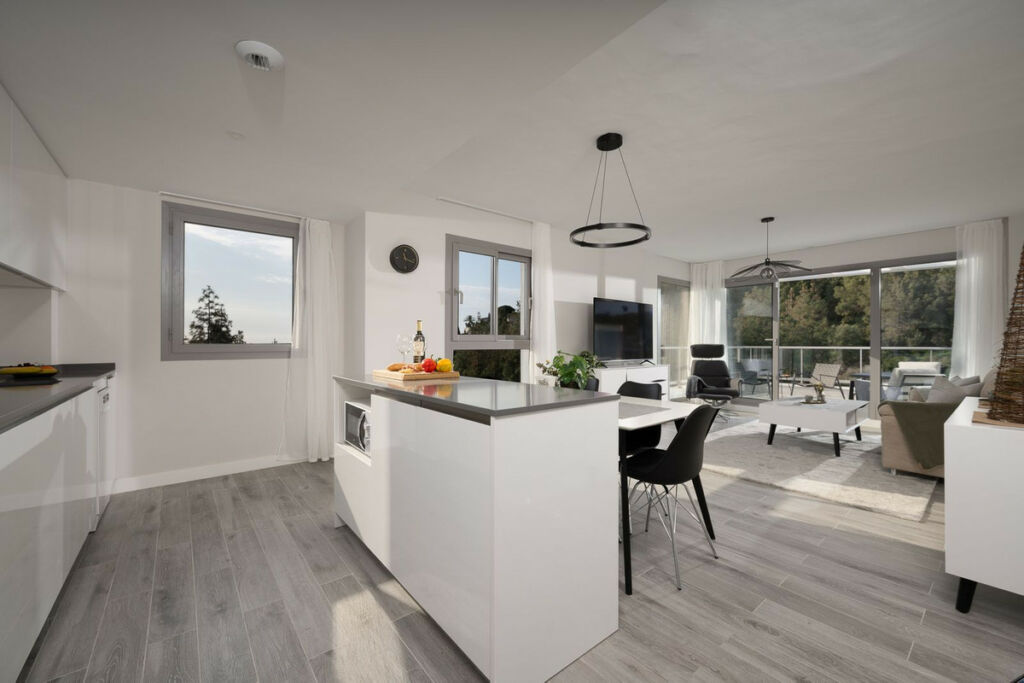 Middle Floor Apartment El Chaparral Málaga - image 4