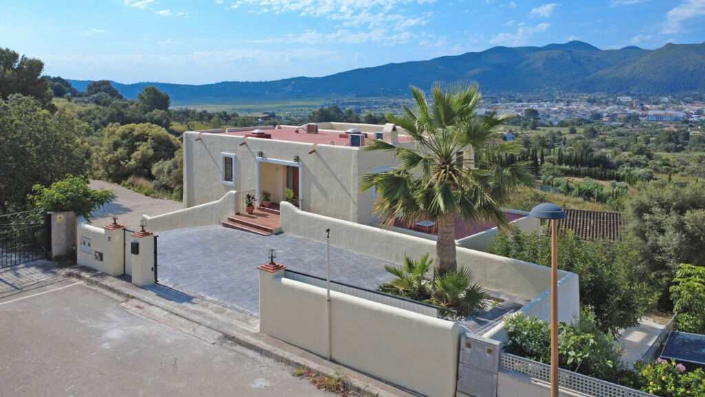 Detached Villa Jalon Alicante - image 4