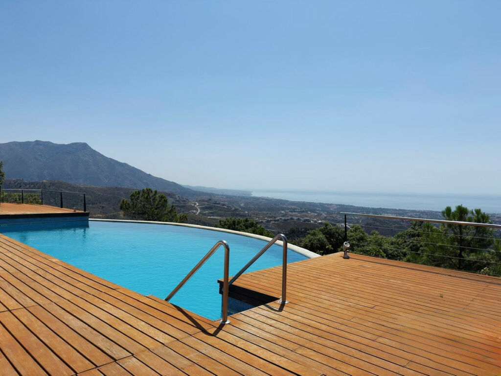 Detached Villa La Zagaleta Málaga - image 4