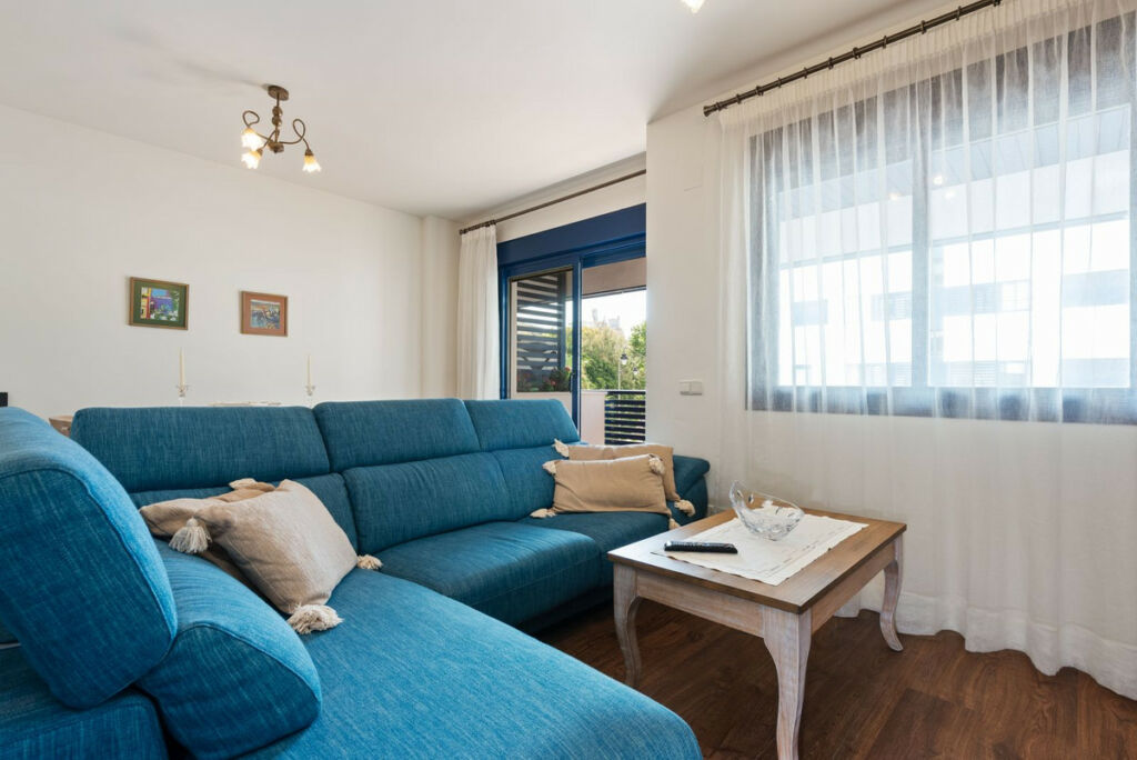 Middle Floor Apartment Estepona Málaga - image 6