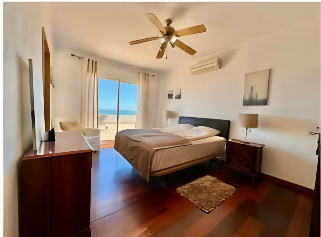 Detached Villa Estepona Málaga - image 5