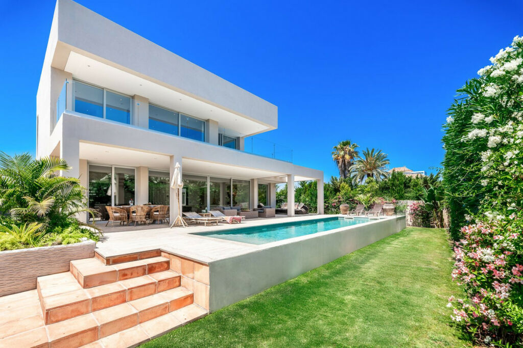 Detached Villa San Pedro de Alcántara Málaga - image 4