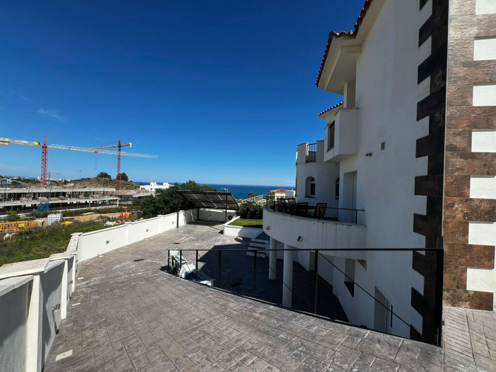 Detached Villa Estepona Málaga - image 4