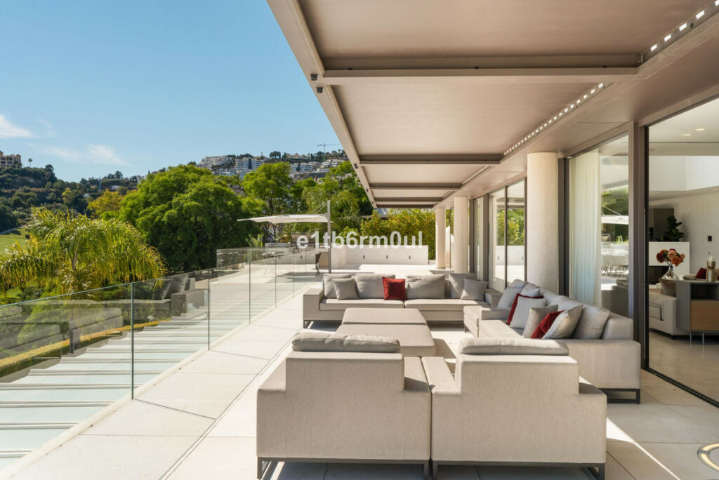 Detached Villa La Quinta Málaga - image 4