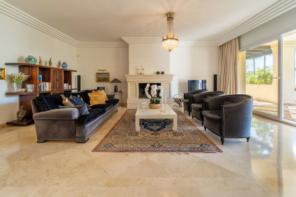 Middle Floor Apartment Nueva Andalucía Málaga - image 4