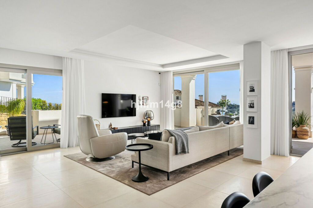 Middle Floor Apartment Nueva Andalucía Málaga - image 4