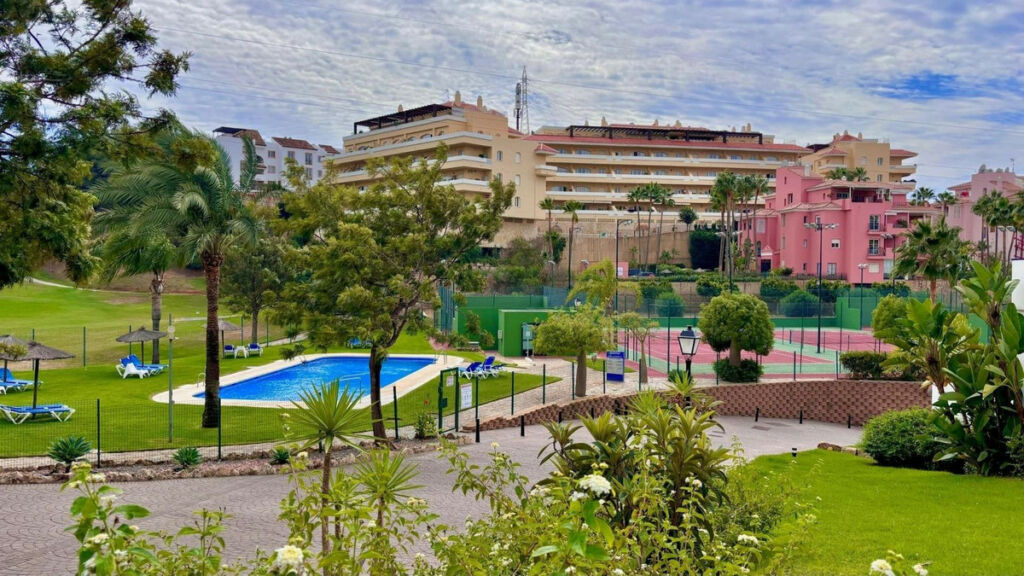 Middle Floor Apartment Riviera del Sol Málaga - image 4